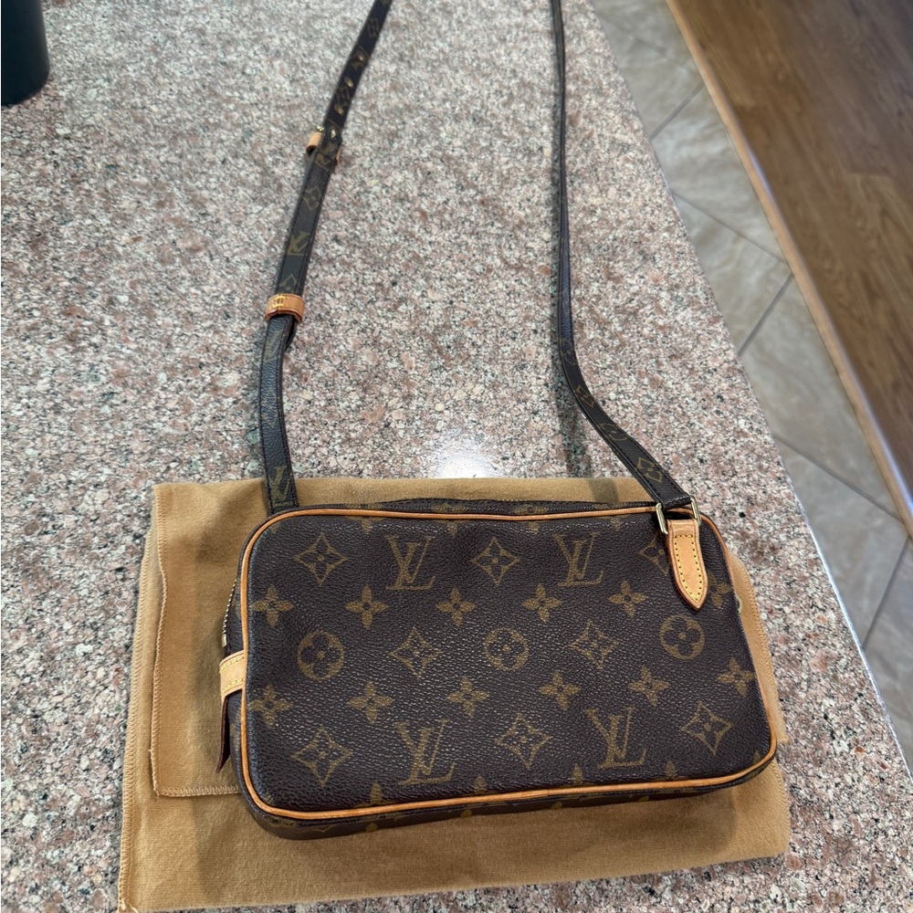 Louis Vuitton Marly Bandouliere - Picture 2 of 10